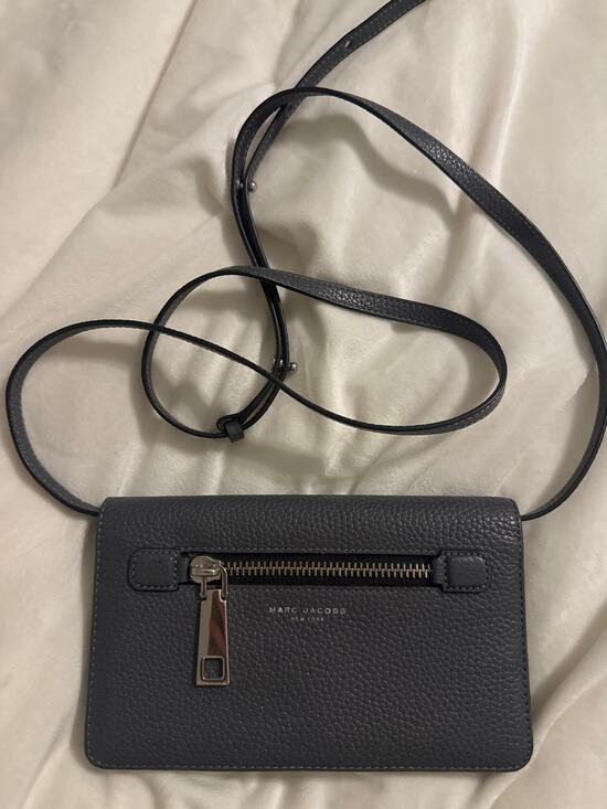 Marc Jacobs Handbags - Marc Jacobs Gotham Crossbody Wallet